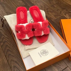 *1ST ITEM TO SELL* Huge Discount! Brand new Hermes Oran Sandals in Woolskin!
